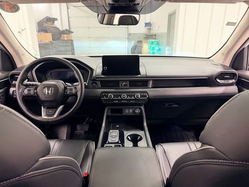 Used 2025 Honda Pilot Elite image 21