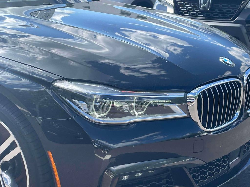 Used 2019 BMW 750i xDrive w/ Autobahn Package AWD/4WD image 8