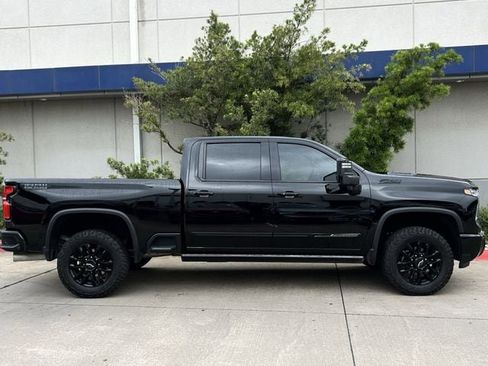 Used 2025 Chevrolet Silverado 2500 LTZ w/ LTZ Plus Package AWD/4WD image 3