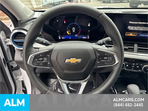 Used 2025 Chevrolet Trax LT w/ LT Convenience Package image 28
