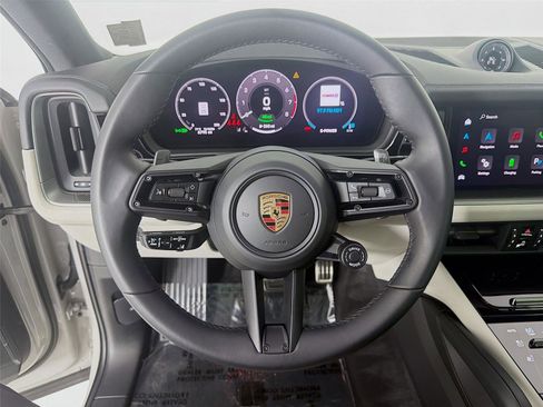 Used 2025 Porsche Cayenne S AWD/4WD image 12