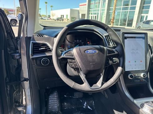 Used 2022 Ford Edge SEL image 14