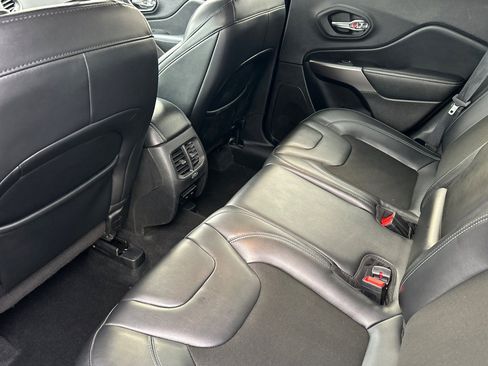 Used 2020 Jeep Cherokee Latitude Plus image 4