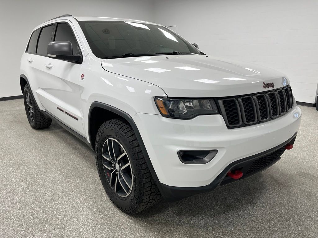 Used 2017 Jeep Grand Cherokee Trailhawk AWD/4WD image 2