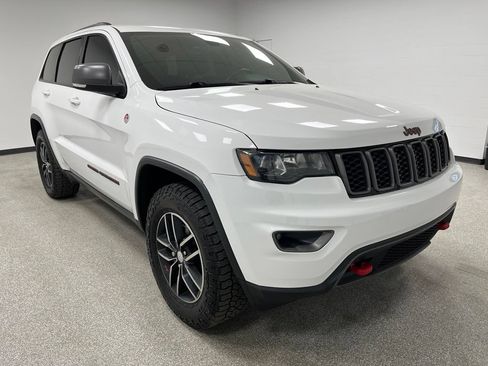 Used 2017 Jeep Grand Cherokee Trailhawk AWD/4WD image 2