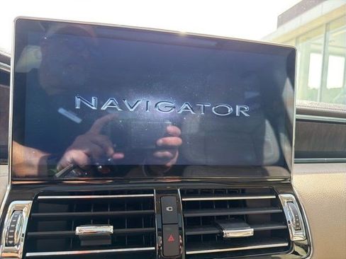 Used 2024 Lincoln Navigator L Reserve image 16