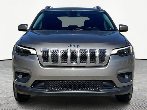 Used 2019 Jeep Cherokee Latitude w/ Cold Weather Group AWD/4WD image 3