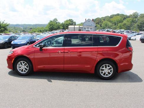 Used 2025 Chrysler Pacifica Select FWD image 5