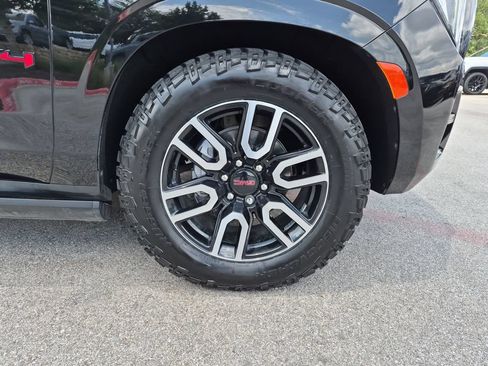 Certified 2024 GMC Yukon AT4 w/ AT4 Premium Plus Package AWD/4WD image 17