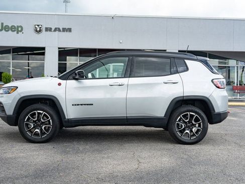 Certified 2025 Jeep Compass Trailhawk AWD/4WD image 2