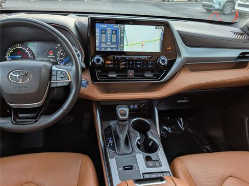 Used 2022 Toyota Highlander Platinum image 22