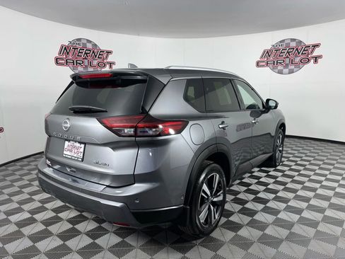 Used 2025 Nissan Rogue SL image 7