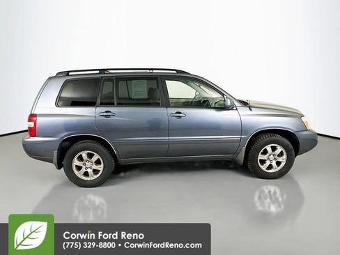 Used 2005 Toyota Highlander 4WD V6 w/ 3rd Row image 8