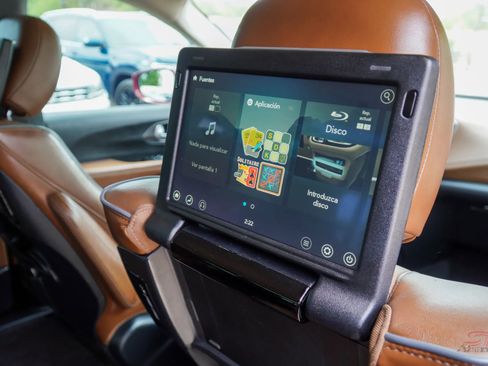 Used 2017 Chrysler Pacifica Limited image 26