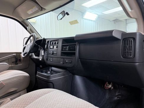 Used 2017 GMC Savana 2500 RWD image 23