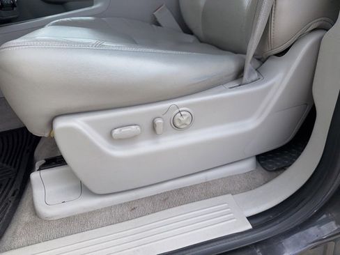 Used 2011 GMC Yukon XL 2500 SLT w/ SLT-2 Equipment Package image 34