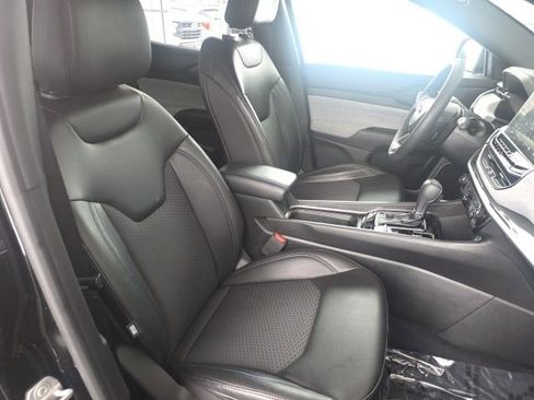 Used 2023 Jeep Compass Latitude image 10