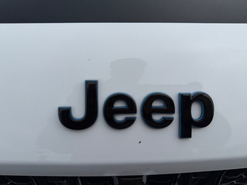 Used 2022 Jeep Grand Cherokee Trailhawk 4xe AWD/4WD image 34