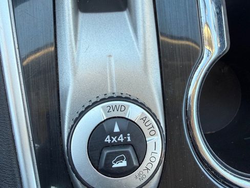 Used 2018 Nissan Pathfinder SV AWD/4WD image 13