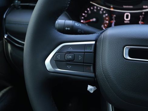 New 2026 Jeep Compass Latitude image 13