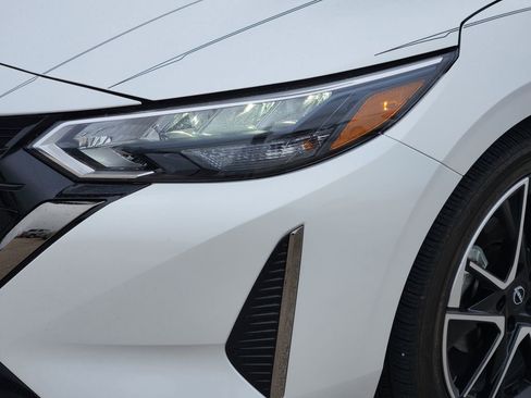 Used 2024 Nissan Sentra SR w/ SR Premium Package FWD image 5
