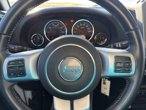 Used 2017 Jeep Wrangler Unlimited Rubicon image 10