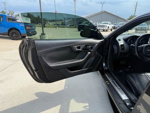 Used 2015 Jaguar F-TYPE R image 13