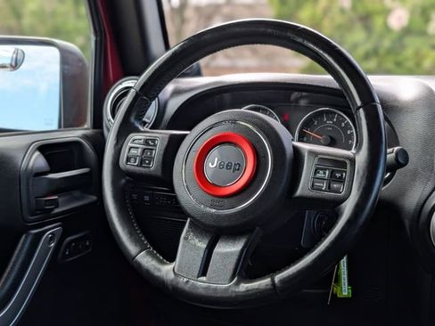 Used 2013 Jeep Wrangler Unlimited Rubicon w/ Connectivity Group AWD/4WD image 13