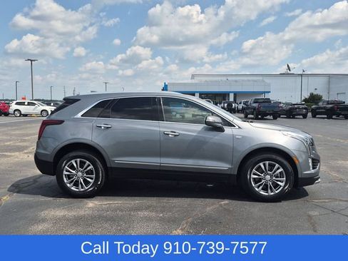 Used 2021 Cadillac XT5 Premium Luxury FWD image 2