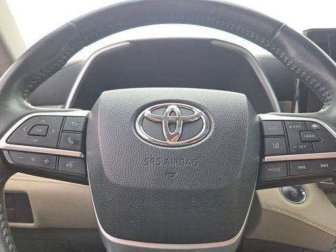 Used 2023 Toyota Highlander XLE AWD/4WD image 34