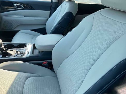 Certified 2026 Kia Carnival SX Prestige FWD image 5