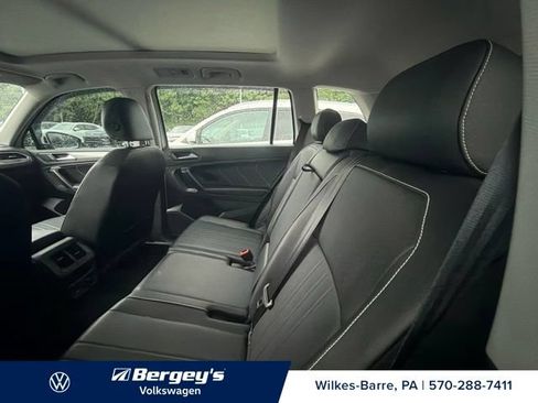 Used 2024 Volkswagen Tiguan SE w/ Panoramic Sunroof Package AWD/4WD image 11