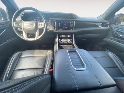 Used 2021 GMC Yukon Denali w/ Denali Premium Package image 10