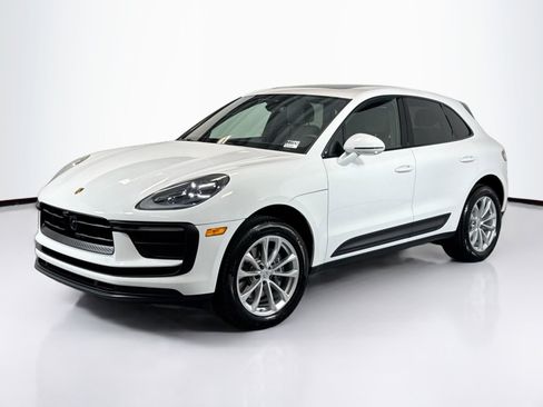 Used 2025 Porsche Macan image 1
