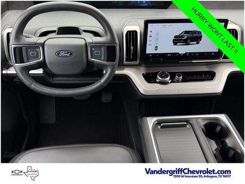 Used 2025 Ford Expedition Active AWD/4WD image 11