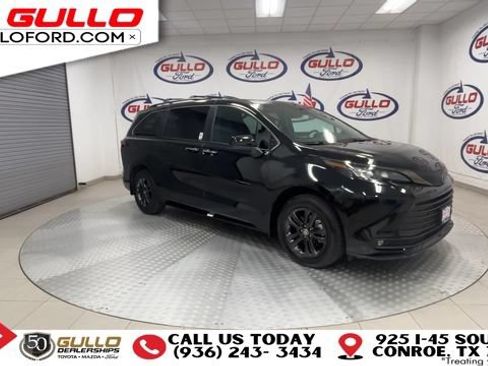 Used 2024 Toyota Sienna XLE Woodland Edition AWD/4WD image 2
