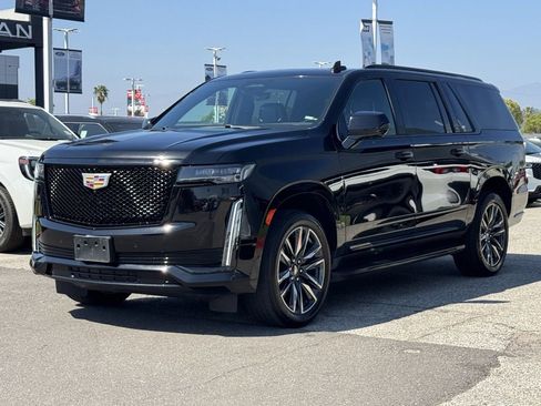 Used 2024 Cadillac Escalade ESV Sport image 3