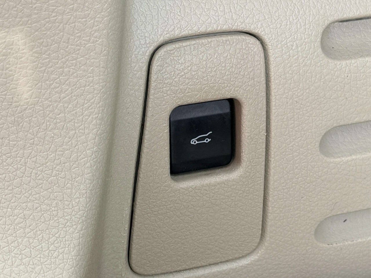 Used 2014 Lincoln MKX AWD w/ Equipment Group 102A image 8