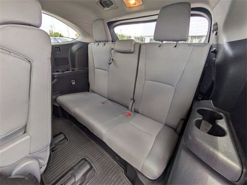Used 2023 Toyota Highlander LE image 13
