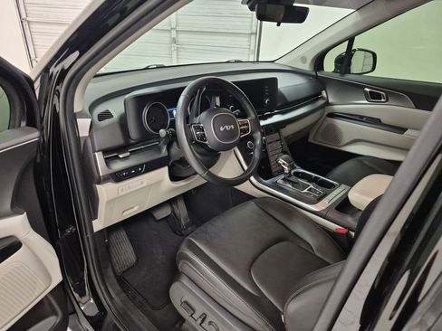 Used 2022 Kia Carnival LX image 10