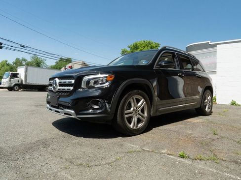 Used 2021 Mercedes-Benz GLB 250 4MATIC w/ Premium Package image 7