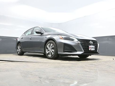 Used 2024 Nissan Altima 2.5 S image 42