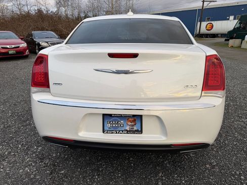 Used 2015 Chrysler 300 Limited w/ Driver Convenience Group image 4