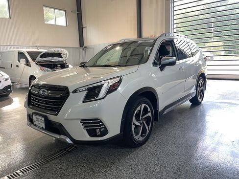 Used 2024 Subaru Forester Touring AWD/4WD image 3