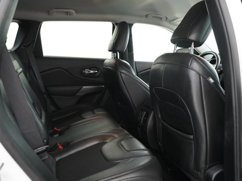 Used 2019 Jeep Cherokee Latitude Plus w/ Cold Weather Group FWD image 13