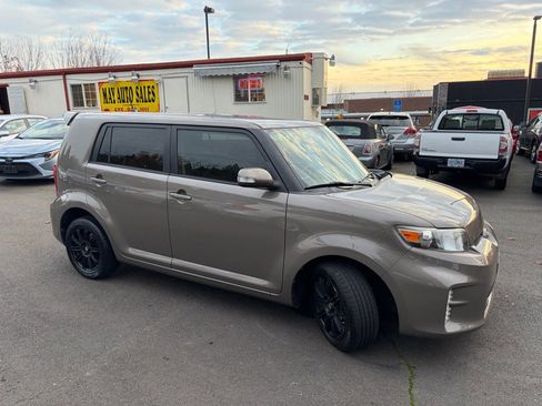 Used 2014 Scion xB image 3