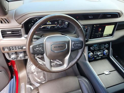 Used 2022 GMC Yukon XL Denali w/ Denali Premium Package image 34