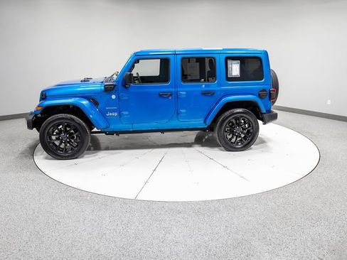 Used 2024 Jeep Wrangler Unlimited Sahara w/ Technology Group AWD/4WD image 35