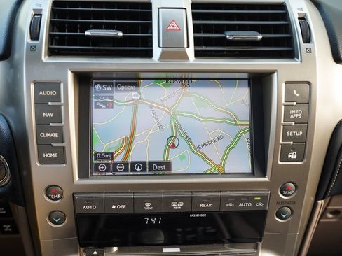 Used 2021 Lexus GX 460 Premium w/ Accessory Package AWD/4WD image 33