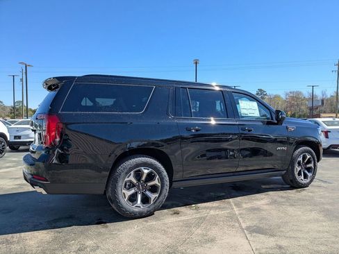 Certified 2025 GMC Yukon XL AT4 Ultimate w/ LPO, Floor Liner Package AWD/4WD image 8